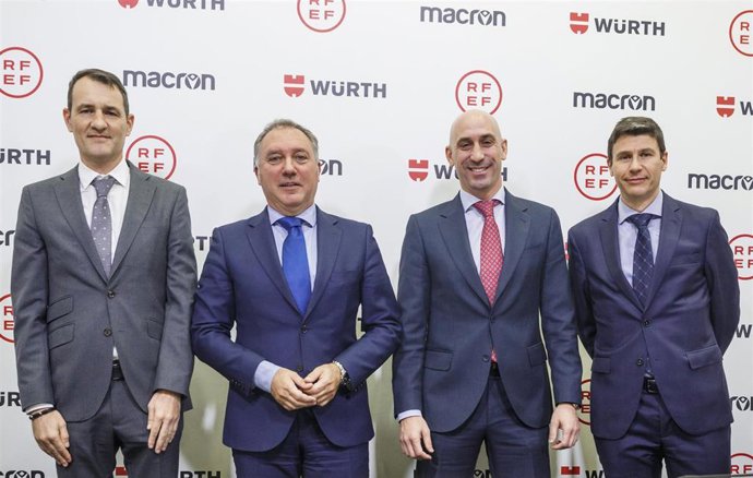 Archivo - Luis Medina Cantalejo (segundo por la izda) junto a Luis Rubiales el día de su presentación como nuevo presidente del CTA