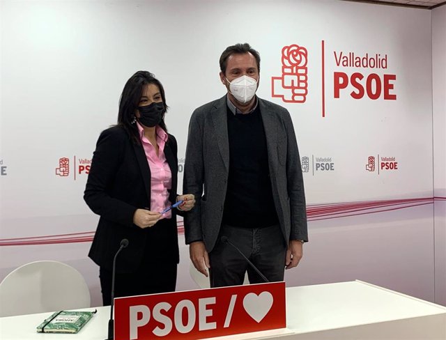 La secretaria de Organización del PSOE de CyL, Ana Sánchez; y el secretario general del PSOE de Valladolid y alcalde de la ciudad, Óscar Puente.