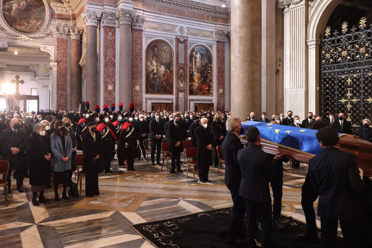 Italia y las instituciones de la UE dan su último adiós a Sassoli en un funeral de Estado en Roma