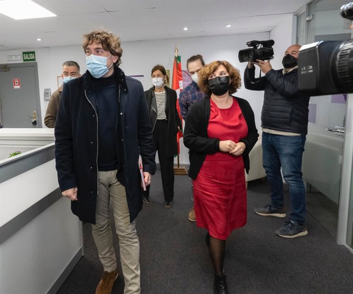 Reunión de las delegaciones de PSE y Podemos Euskadi