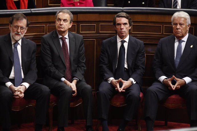 Archivo - Los ex presidentes del Gobierno Mariano Rajoy, José Luis Rodríguez Zapatero, José María Aznar y Felipe González en el acto conmemorativo del 40 aniversario de la Constitución de 1978.  