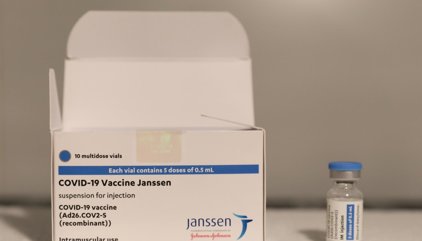 La EMA incluye una rara enfermedad de la médula espinal como efecto secundario de las vacunas de AstraZeneca y Janssen