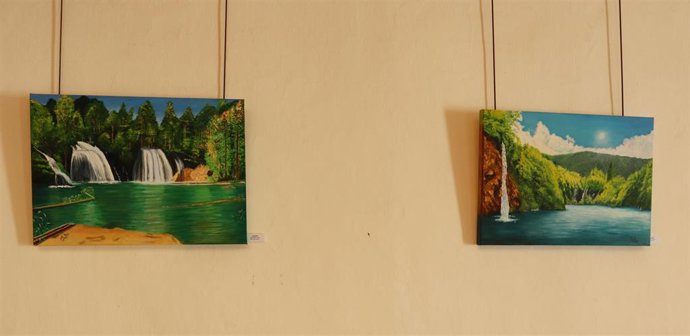 Dos de las obras que forman parte de la exposición colectiva de la Escuela de Arte Ánfora en el Palacio de la Merced.