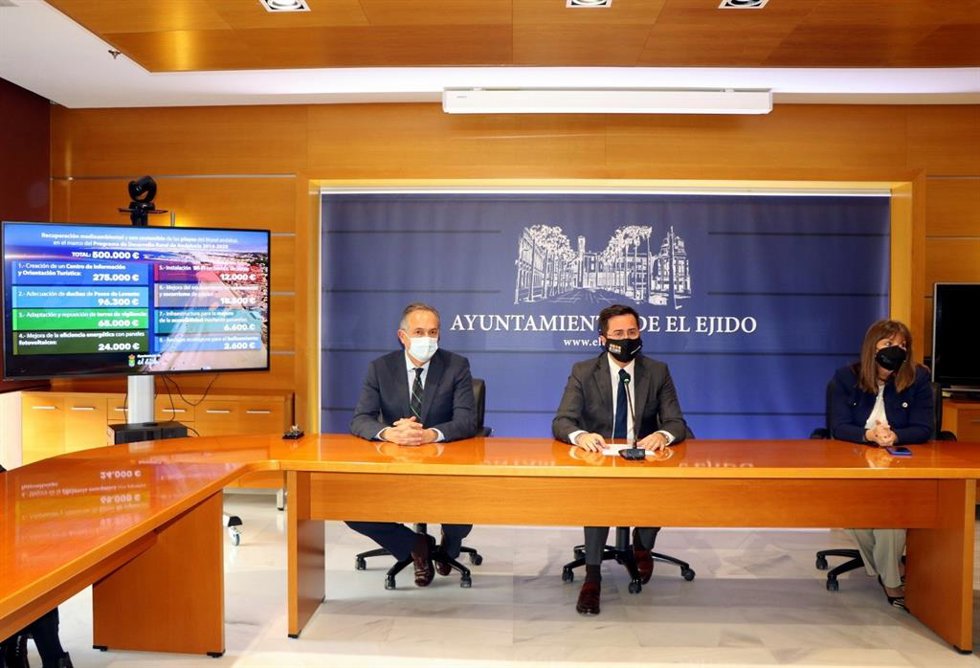 El delegado de Turismo y el alcalde de El Ejido (Almería).