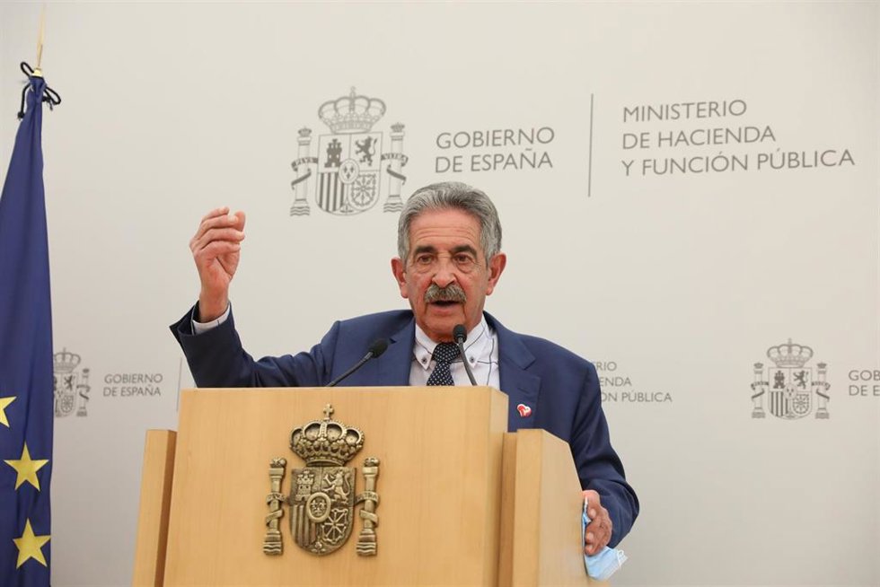 Archivo - El presidente del Gobierno de Cantabria, Miguel Ángel Revilla