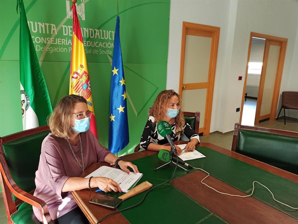 Archivo - Regina Serrano a la izquierda de la imagen