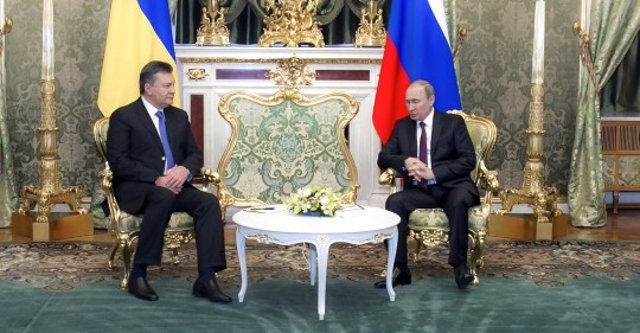 Archivo - Viktor Yanukovich y Vladimir Putin