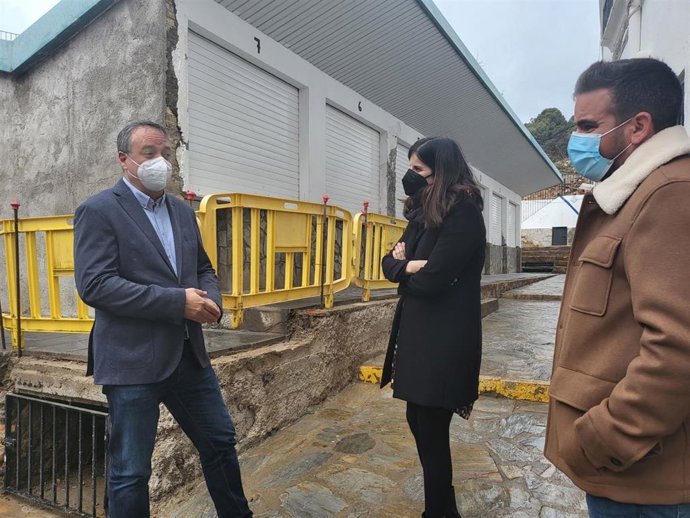 José Luis Delgado visita la reforma del mercado de abastos como vivero de empresas