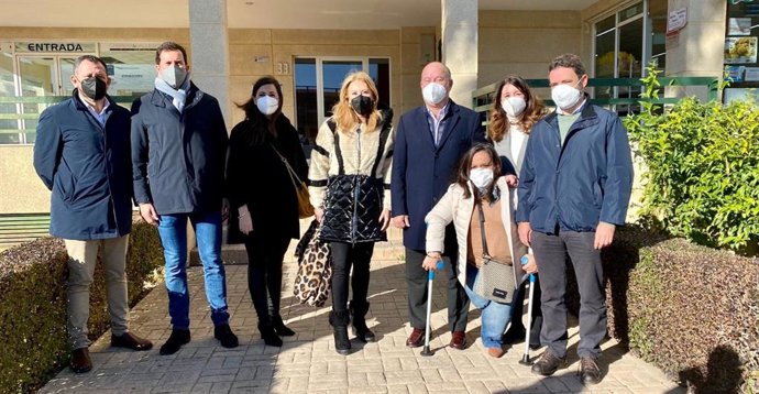 La diputada del PP por Málaga, Carolina España, en Antequera con dirigentes 'populares'