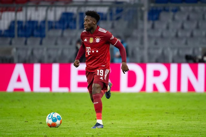 Archivo - FILED - 11 December 2021, Bavaria, Munich: Bayern Munich's Alphonso Davies in action during the German Bundesliga soccer match between FC Bayern Munich and 1. FSV Mainz 05 at Allianz Arena. Photo: Sven Hoppe/dpa