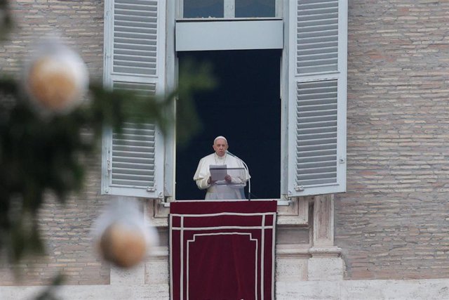 02 January 2022, Italy, Rome: Pope Francis delivers the Sunday Angelus prayer from the window of the Apostolic Palace overlooking St. Peter's Square in Vatican City. Photo: Giuseppe Lami/ANSA via ZUMA Press/dpa