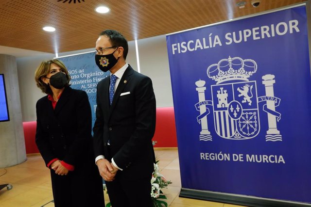 La fiscal general del Estado, Dolores Delgado, y el fiscal superior de la Región de Murcia, José Luis Díaz Manzanera