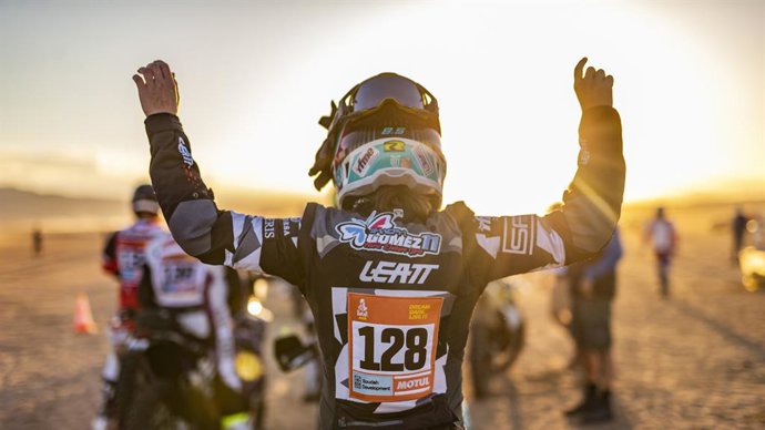 La piloto Sandra Gómez termina su primer Dakar.
