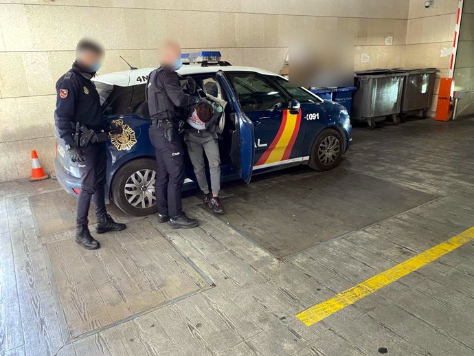 Arrestado por estrangular, golpear y violar a una anciana de 80 años para robarle en un domicilio