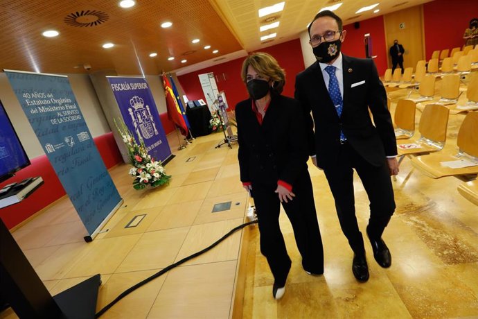 La fiscal general del Estado, Dolores Delgado, y el fiscal superior de la Región de Murcia, José Luis Díaz Manzanera