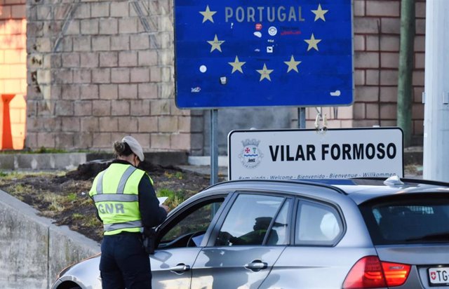 Control fronterizo en la frontera de Portugal y España.