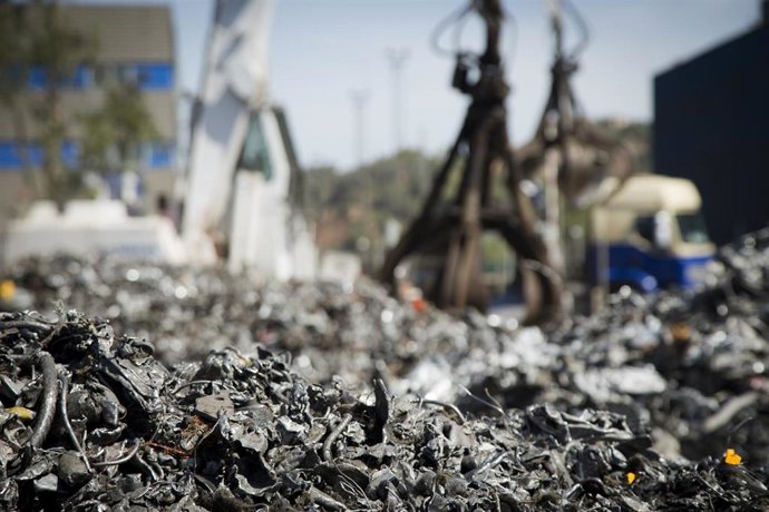 Archivo - Residuos del proceso de fabricación de acero.