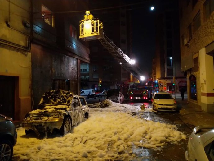 Se solicita la colaboración de ciudadanos para dar con los autores del incendio de cuatro contenedores en Zaragoza.