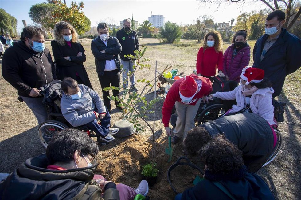 El alcalde destaca los talleres del Parque Moret por lograr la integración con distintas capacidades