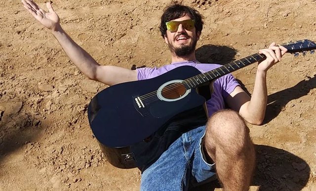 El rockero murciano, Jose Daniel Martinez, triunfa en internet