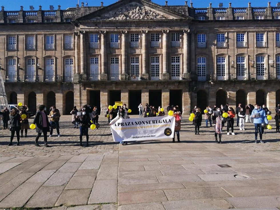 Plataforma Turno Libre se concentra en la Praza do Obradoiro para exigir la retirada de la reforma de la interinidad
