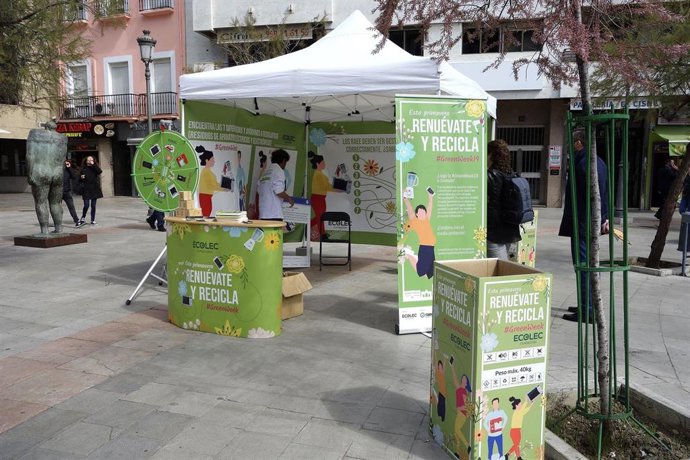 Archivo - Imagen de archivo de la campaña 'Green Week' en la Fuente de las Batallas.