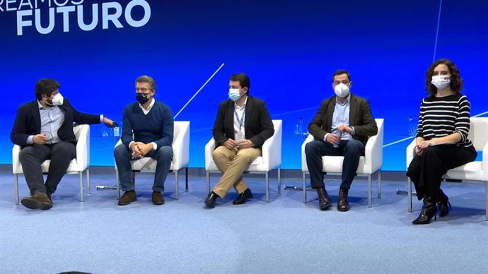 Los cinco presidentes de CCCAA del PP, López Miras (I), Nuñez Feijoo, Fernández Mañueco, Moreno y Diaz Ayuso (D).