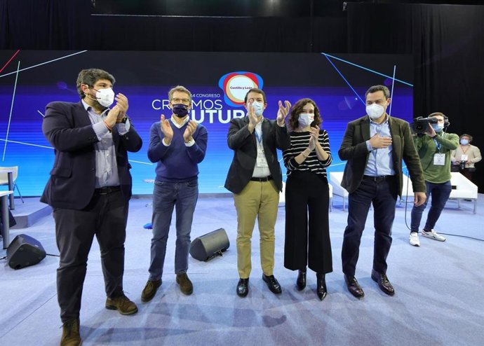 López Miras con los otros cuatro presidentes autonómicos del PP en el Congreso de los 'populares' de Castilla y León