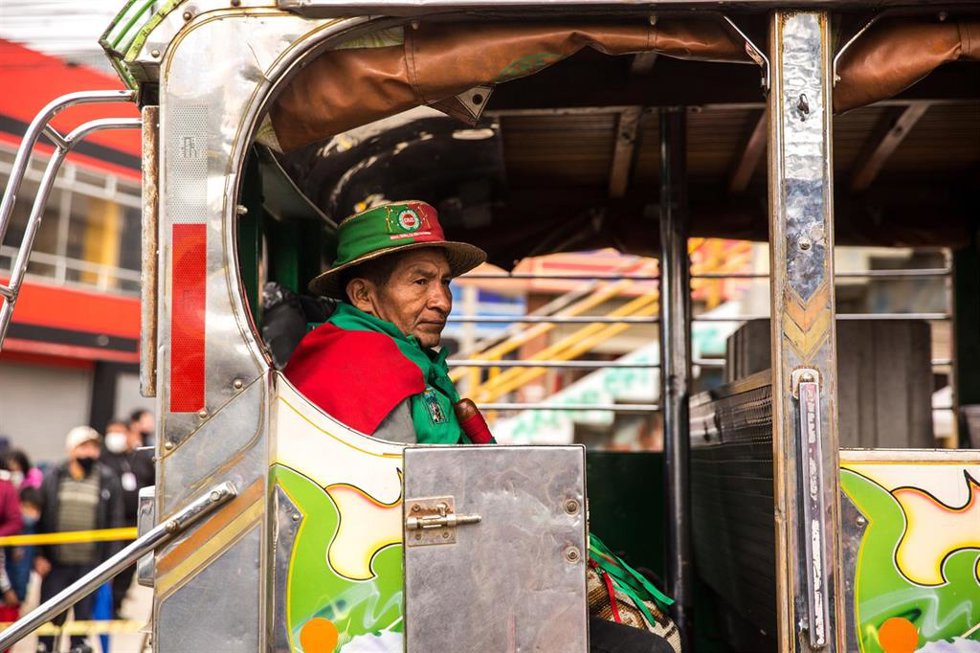 Un indígena durante una movilización en Colombia