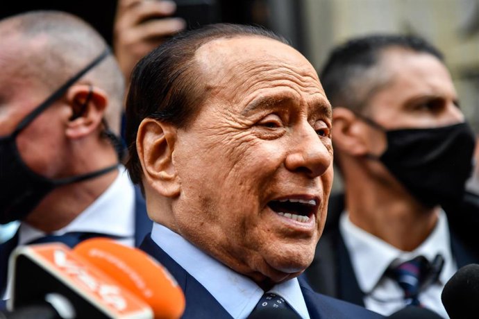 Archivo - 03 October 2021, Italy, Milan: Forza Italia party leader Silvio Berlusconi speaks to the press after casting his vote at a polling station inside the Fratelli Ruffini School during the 2021 Italian local elections. Photo: Claudio Furlan/LaPres