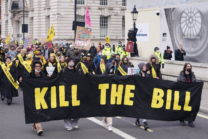 15 January 2022, United Kingdom, London: Demonstrators take part in a "Kill The Bill" protest against The Police, Crime, Sentencing and Courts Bill. Photo: Dominic Lipinski/PA Wire/dpa