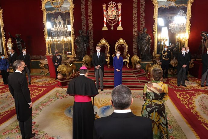 Archivo - Los reyes Felipe y Leticia durante la tradicional recepción al cuerpo diplomático acreditado en España, en el Palacio Real, en Madrid (España), a 28 de enero de 2021