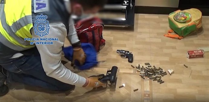 Captura de pantalla del vídeo de los registros en  viviendas de la organización.