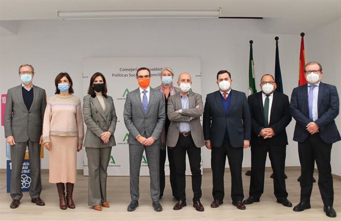 Imagen de la reunión con los representantes bancarios