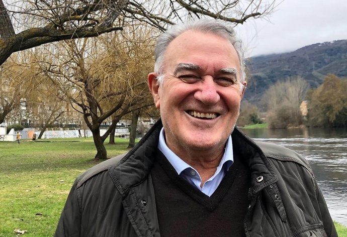 El alcalde de O Barco de Valdeorras (Ourense), Alfredo García, concede una entrevista a Europa Press con motivo de la campaña a la Secretaría Xeral del PSOE provincial de Ourense