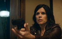 Neve Campbell, protagonista de Scream, relata como un oso la atacó durante un rodaje