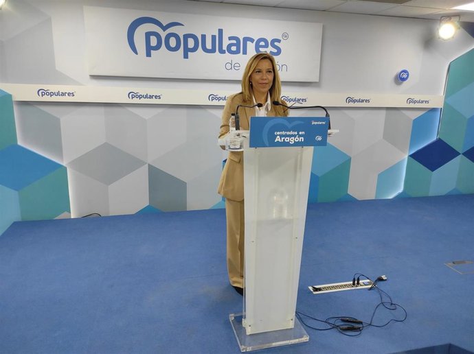 La secretaria general del PP Aragón, Ana Alós, pide el cese "inmediato" de la consejera de Sanidad, Sira Repollés.