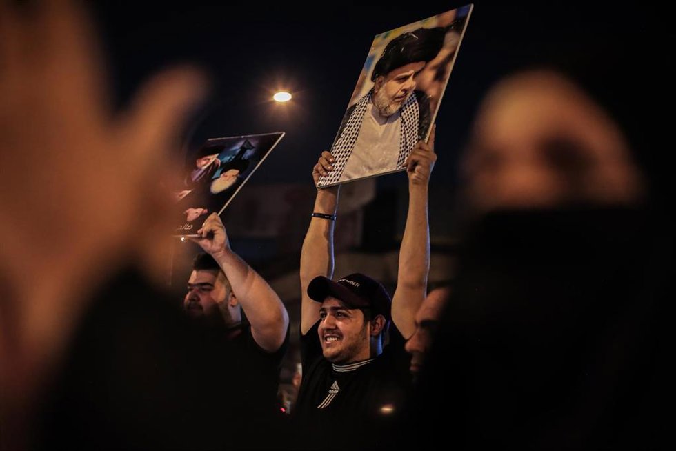 Archivo - Un simpatizante del clérigo Muqtada al Sadr