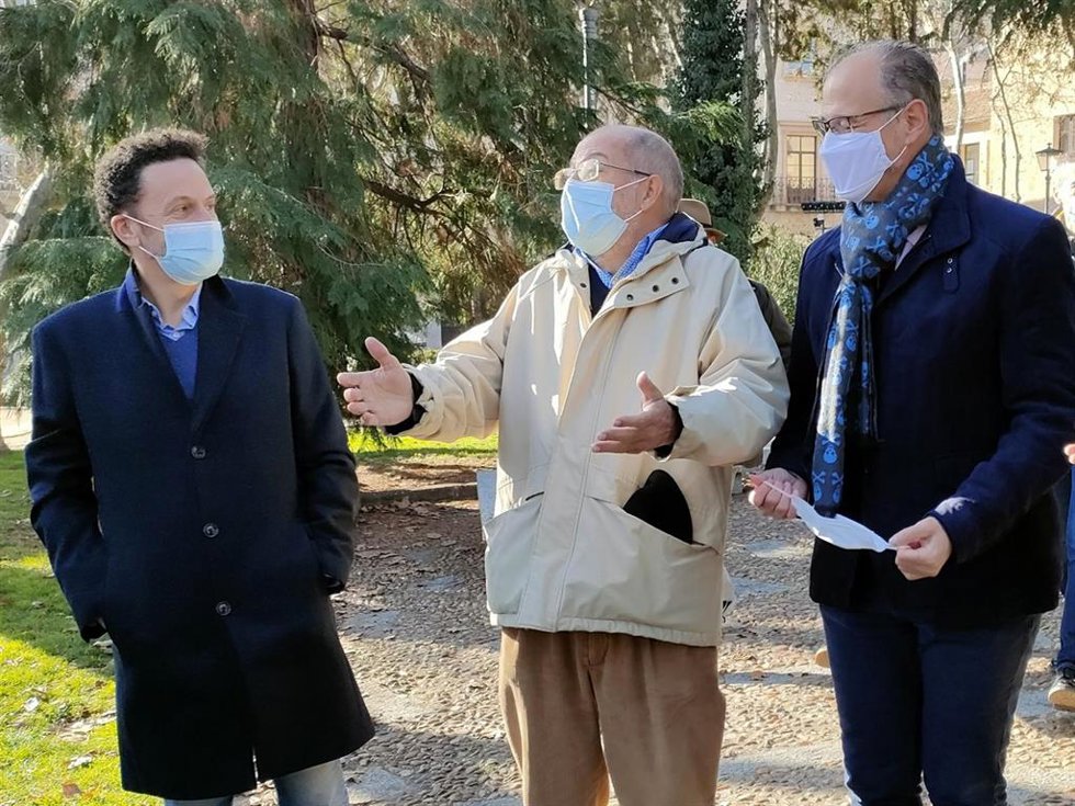 Bal (i), Igea y el presidente de las Cortes, Luis Fuentes.