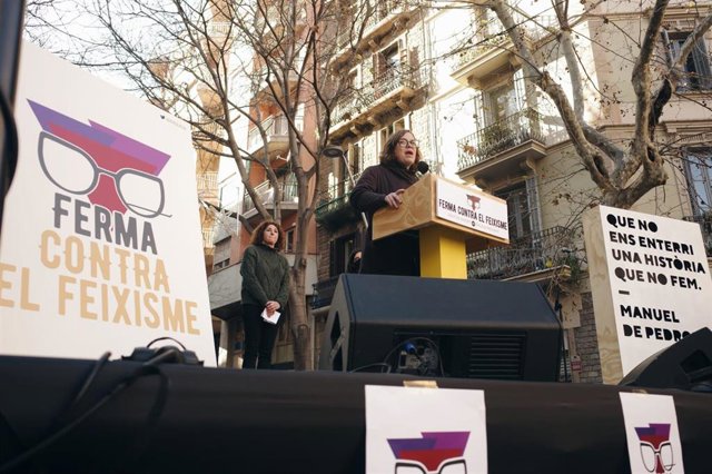 La diputada de la CUP en el Parlament Eulàlia Reguant en un acto de apoyo por no responder a Vox durante el juicio del 1-O.