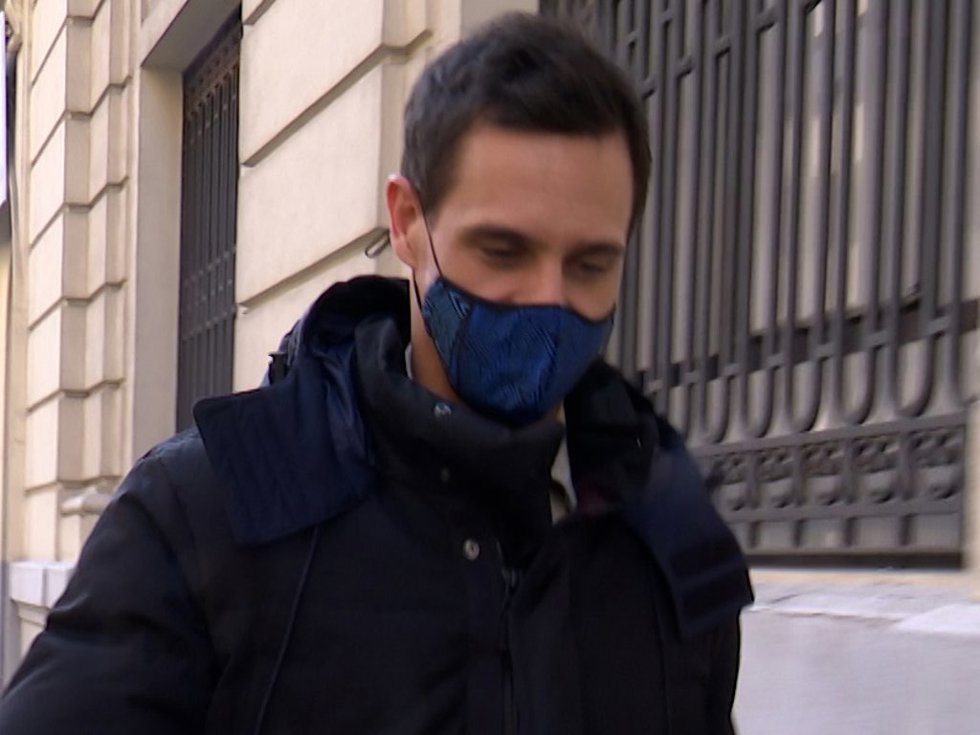 Christian Gálvez visiblemente serio y triste al cumplirse casi un mes de la separación de Almudena Cid.