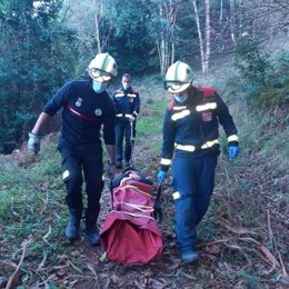 Rescate del senderista lesionado en la zona de El Brusco, de Noja
