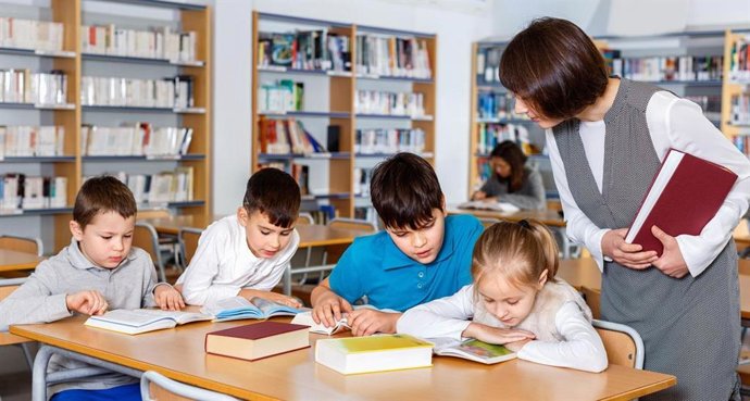 Biblioteca, bibliotecaria.