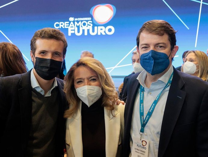 Teresa Mallada, en el centro