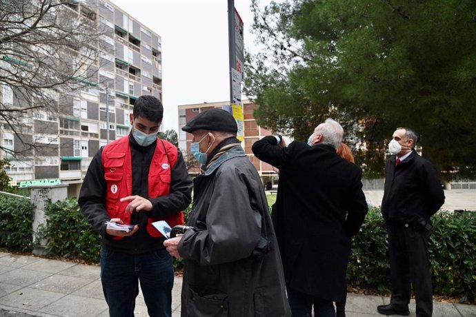 TMB i l'Ajuntament de Barcelona han iniciat aquest dilluns la campanya informativa per explicar el desplegament del bus a demanda que entrar en servei dilluns que ve als barris de Montbay i la Vall d'Hebron.