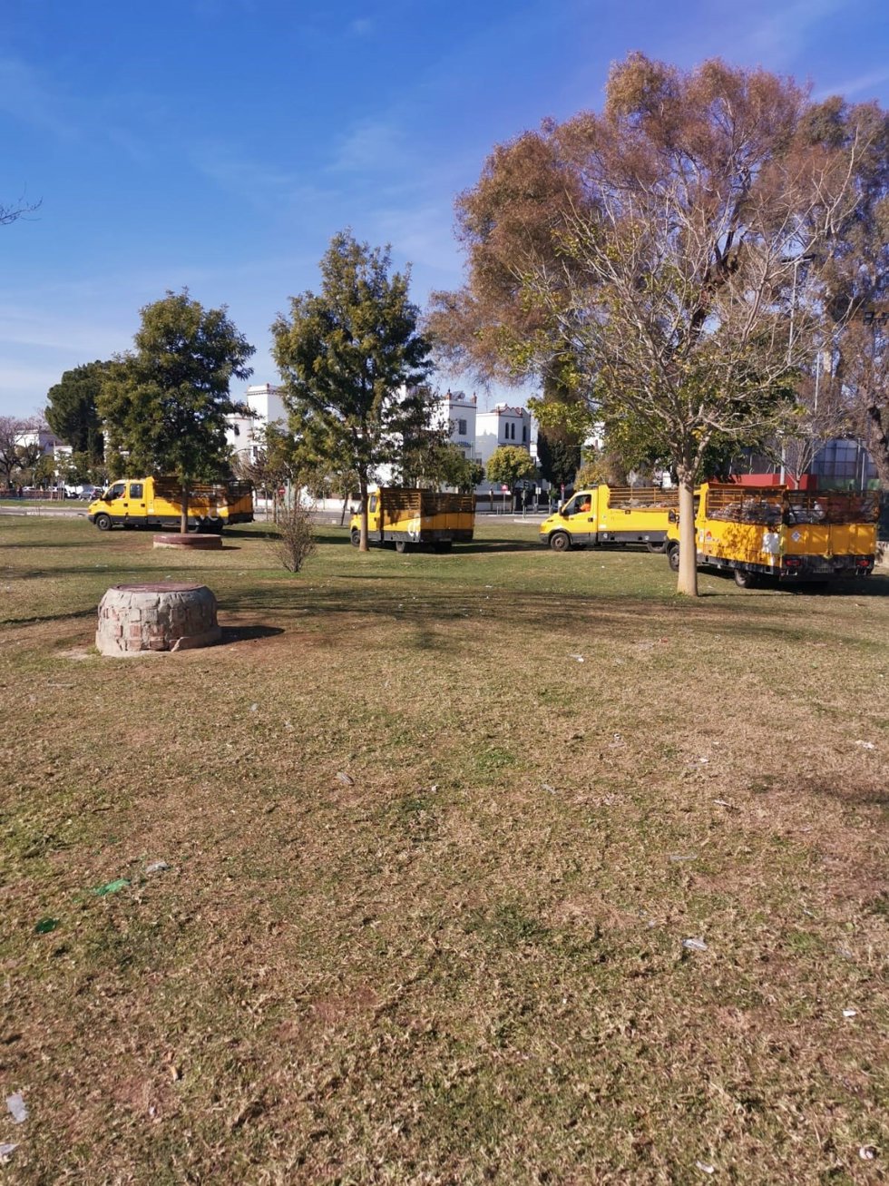 Actuación de Lipasam en el parque Guadaíra