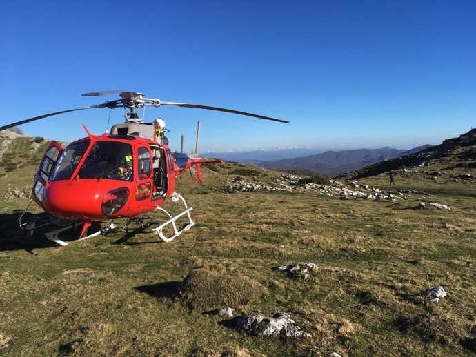 Rescate en helicóptero en la Sierra de Aralar
