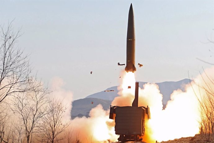 HANDOUT - 15 January 2022, North Korea, ---: A picture provided by the North Korean Central News Agency (KCNA) shows a North Korean missile launching from a railway-based platform in North Pyongan Province, a northwestern region bordering China. Photo: 