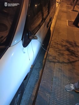 Vehículo sin retrovisor.