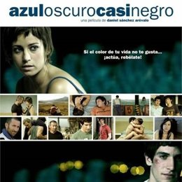 Portada de la película 'Azul oscuro casi negro'